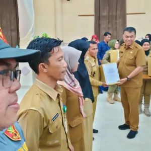 484 Anggota Satlinmas di Natuna Diberi Baju Seragam, Ini Tugasnya…