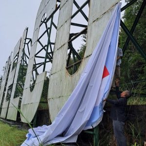 Nangkring di “Welcome To Batam”, Baliho Prabowo-Gibran Dicopot Bawaslu Kepri