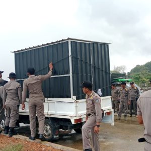 5 Kontainer Pedagang di Tugu Sirih Diangkut Satpol PP Pemprov Kepri