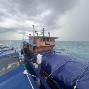 BC Batam Gagalkan Penyelundupan Baju dan Sepatu Bekas, Nakhoda Diamankan