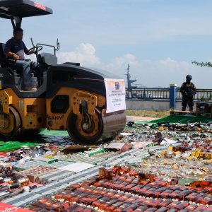 BC Batam Musnahkan Barang Ilegal Sex Toys hingga Mikol Senilai Rp 10,2 Miliar